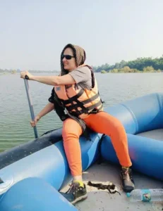 Sara pagayant sur le fleuve Ken, Madhya Pradesh